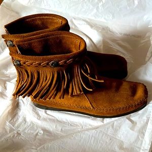 Minnetonka moccasins suede booties 7